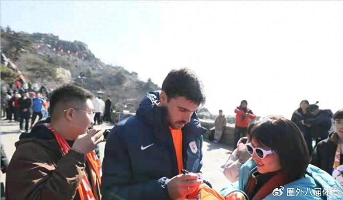 九游娱乐空间-泰山不登了，球迷炸锅！25年传统说停就停，到底谁在怕？|山东泰山|球队|俱乐部|职业|训练_新浪体育_新浪新闻