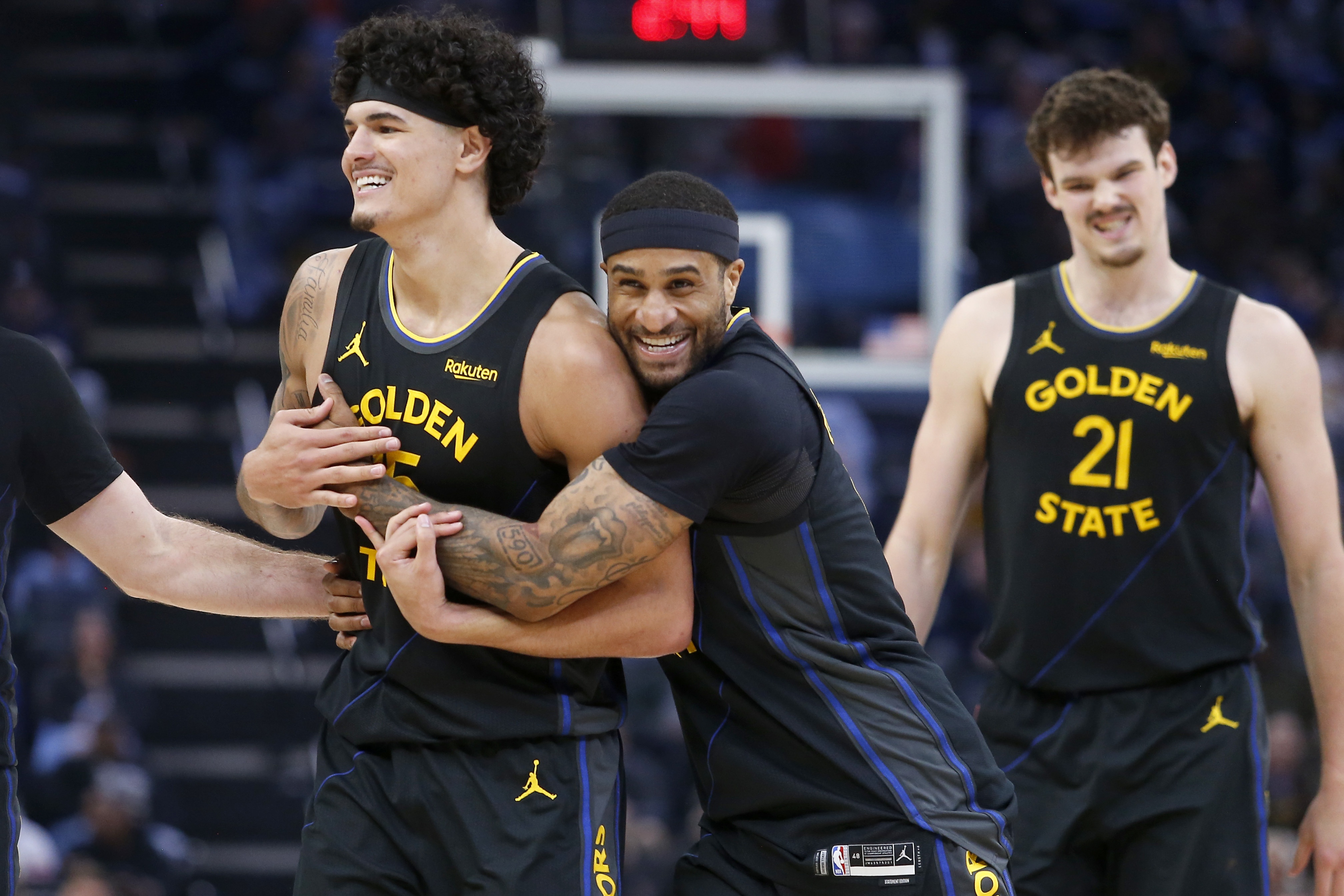 九游app下载最新版本-他靠巴博萨引荐才成55号秀一度年薪4万 已成勇士灾难赛季最大慰藉