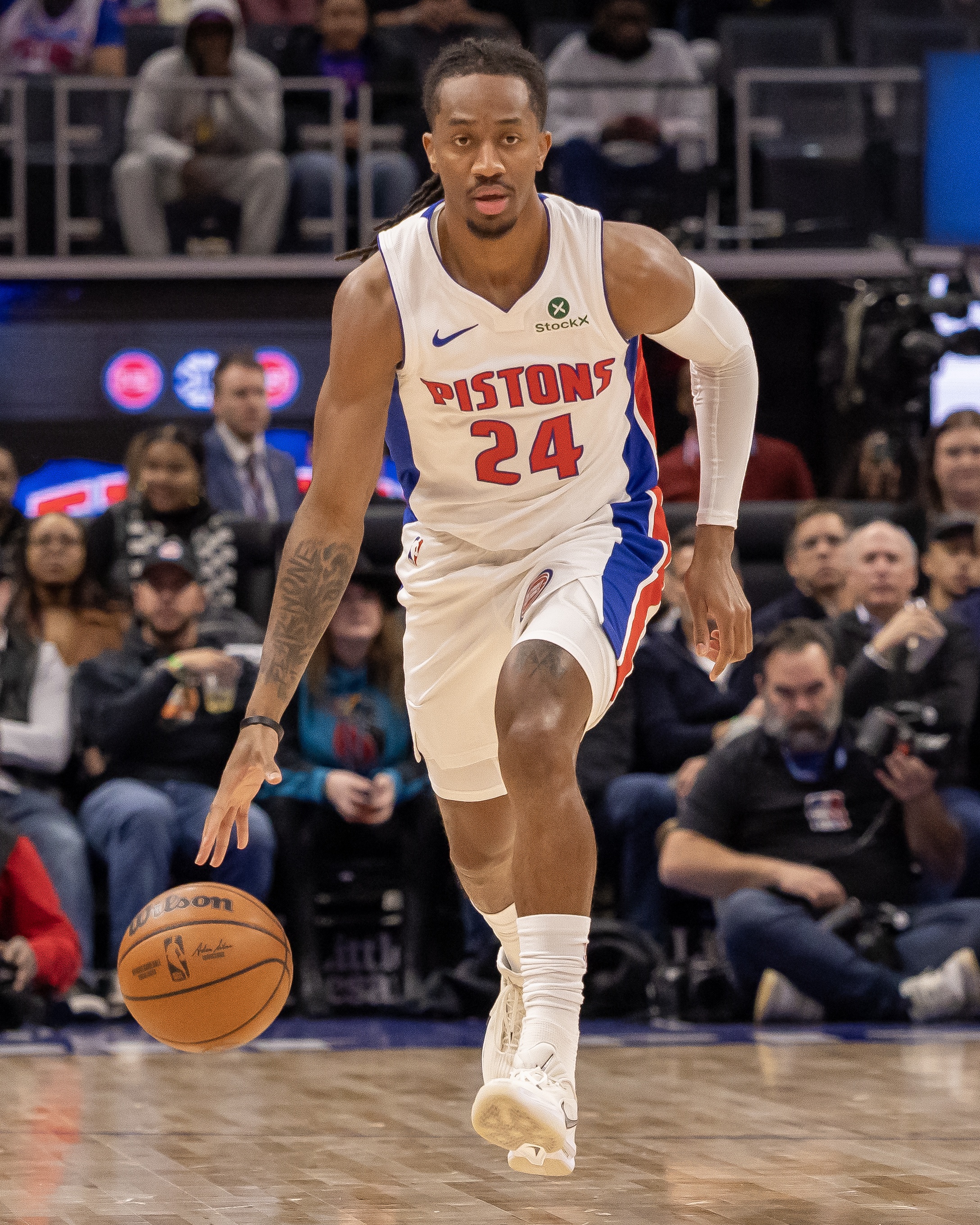 九游app下载最新版本-詹金斯最近7场场均19.9分4.7板7.1助 两分命中率49.5% 三分44.1%